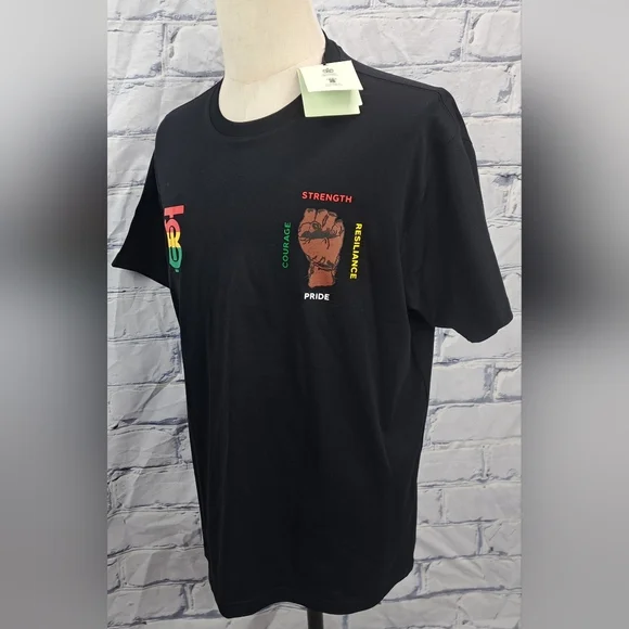 NWT Burberry Men's T-Shirt Tee Black Power Fist TB Logo Organic Medium - Picture 9 of 16